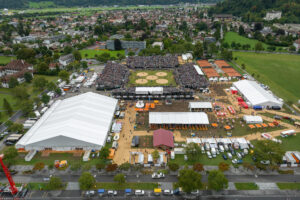 Festzelt mieten, Partyzelt mieten, Tischgarnitur mieten, Holzboden, Festbestuhlung, Festbank mieten