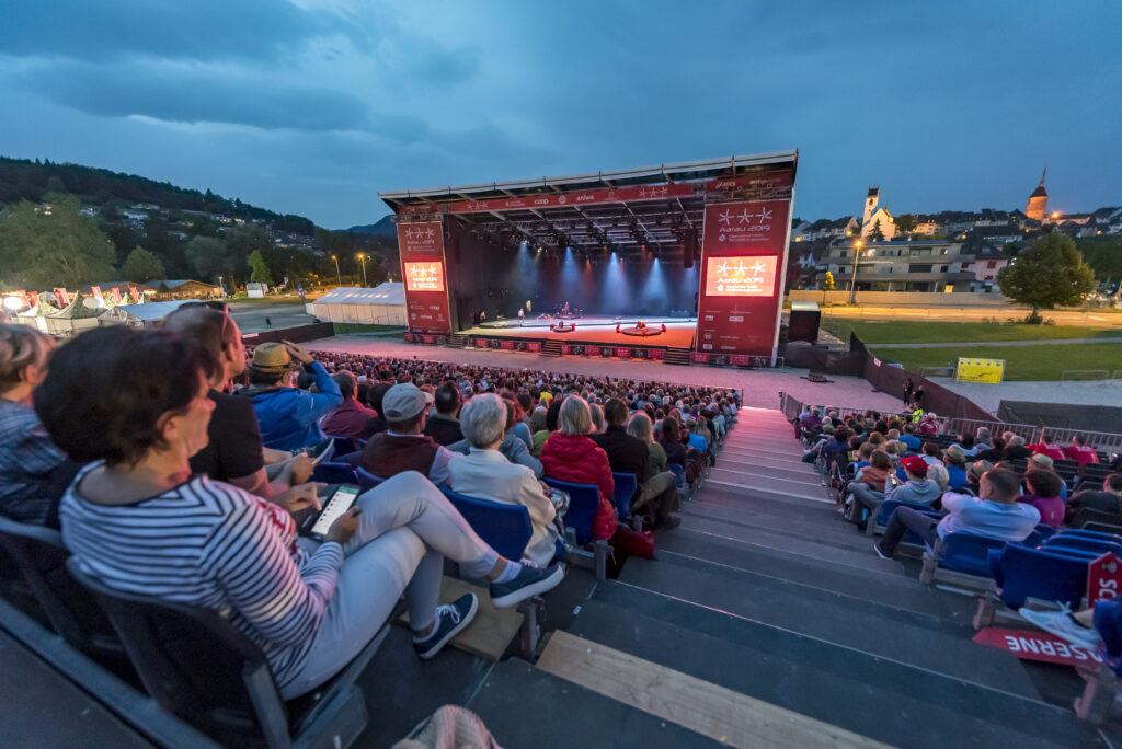 Bühne mieten, Openairbühne, Festzelt mieten, Tribüne mieten