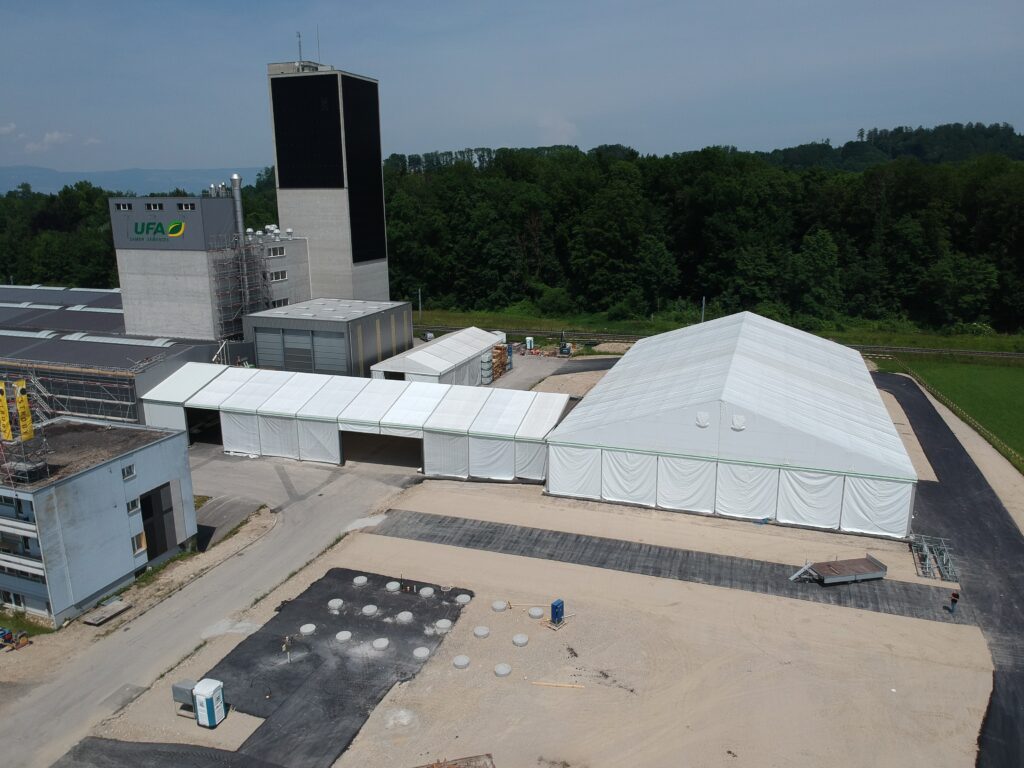 Lagerzelt mieten, Lagerhalle mieten, Rolltor, feste Einwandung, temporäre Lagerhalle