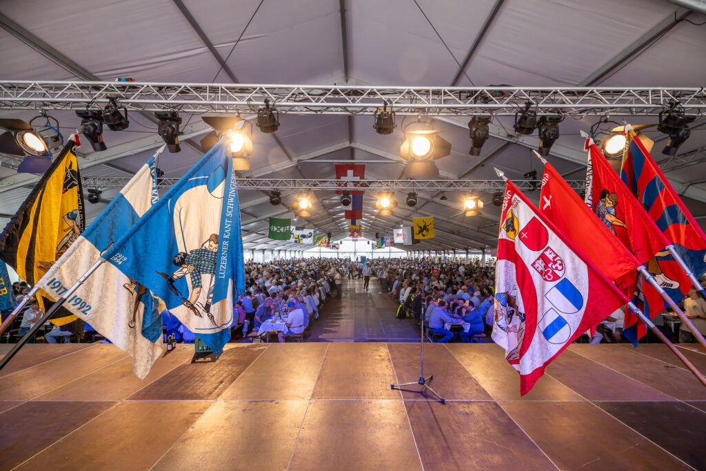 Festzelt mieten, Tischgarnituren mieten, Festbänke mieten, Holzboden mieten, Küchenzelt mieten, Verkaufsstand