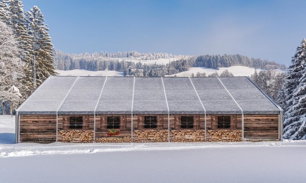 WILLISAU/LU,  18. NOVEMBER 2024 - HUNZIKER WILLISAU: CHALETZELT: Neues Zelt im Chaletstil, fotografiert auf dem Parkplatz der Festhalle Willisau. Hunziker AG Willisau.  

ths/Photo by: THOMI STUDHALTER / HUNZIKER